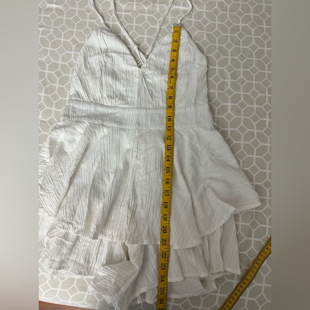 Short romper, jumpsuit, V cut at the top, crossed straps at the back - Picture 17 of 17